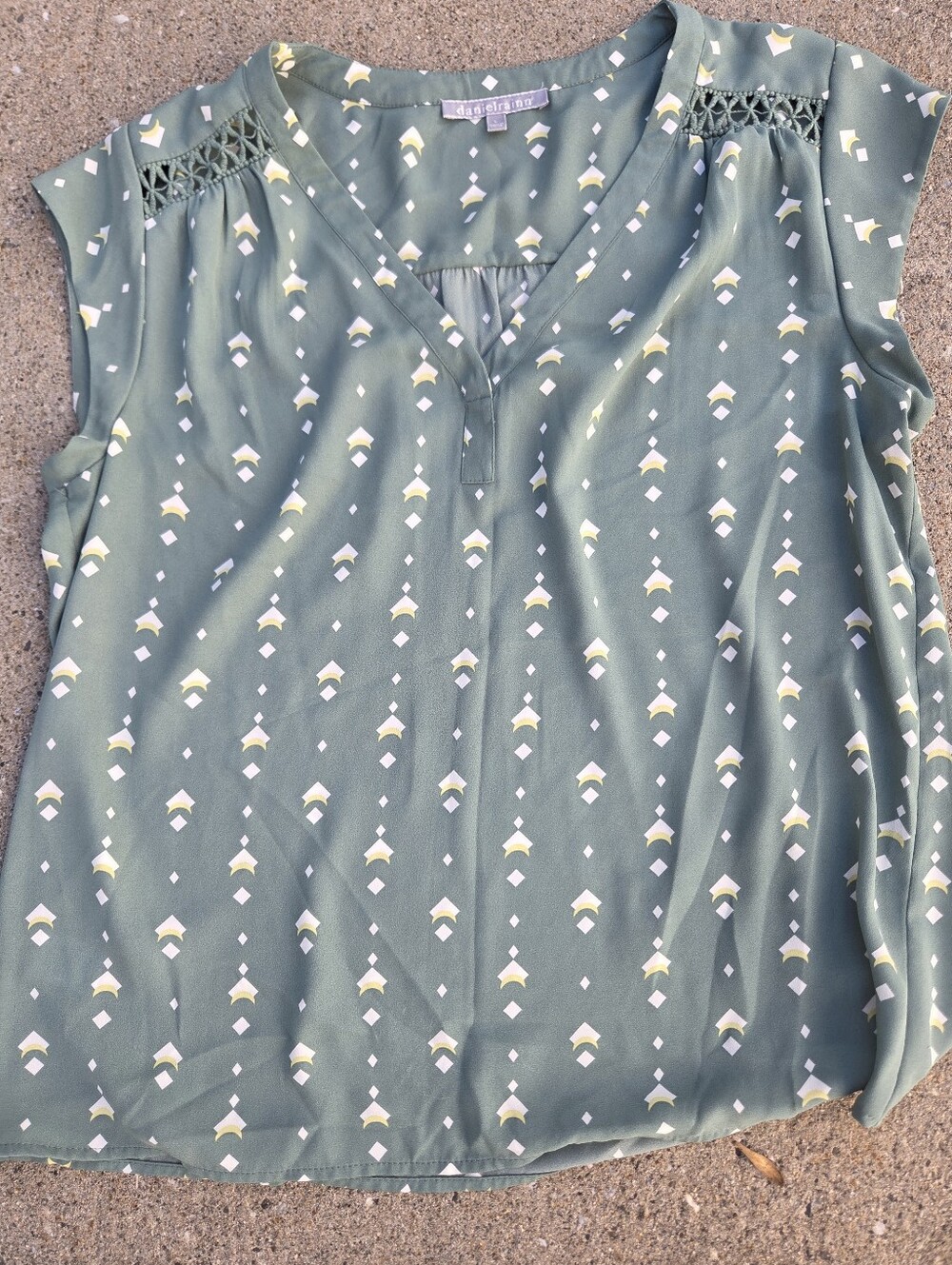 Daniel Rainn Green Geometric Print Crochet Blouse Cap Sleeve Top Size L